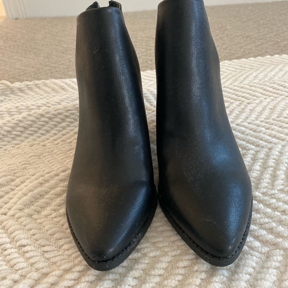 Black Pointed Toe Booties - size 6- Sun and Stone - Picture 5 of 6